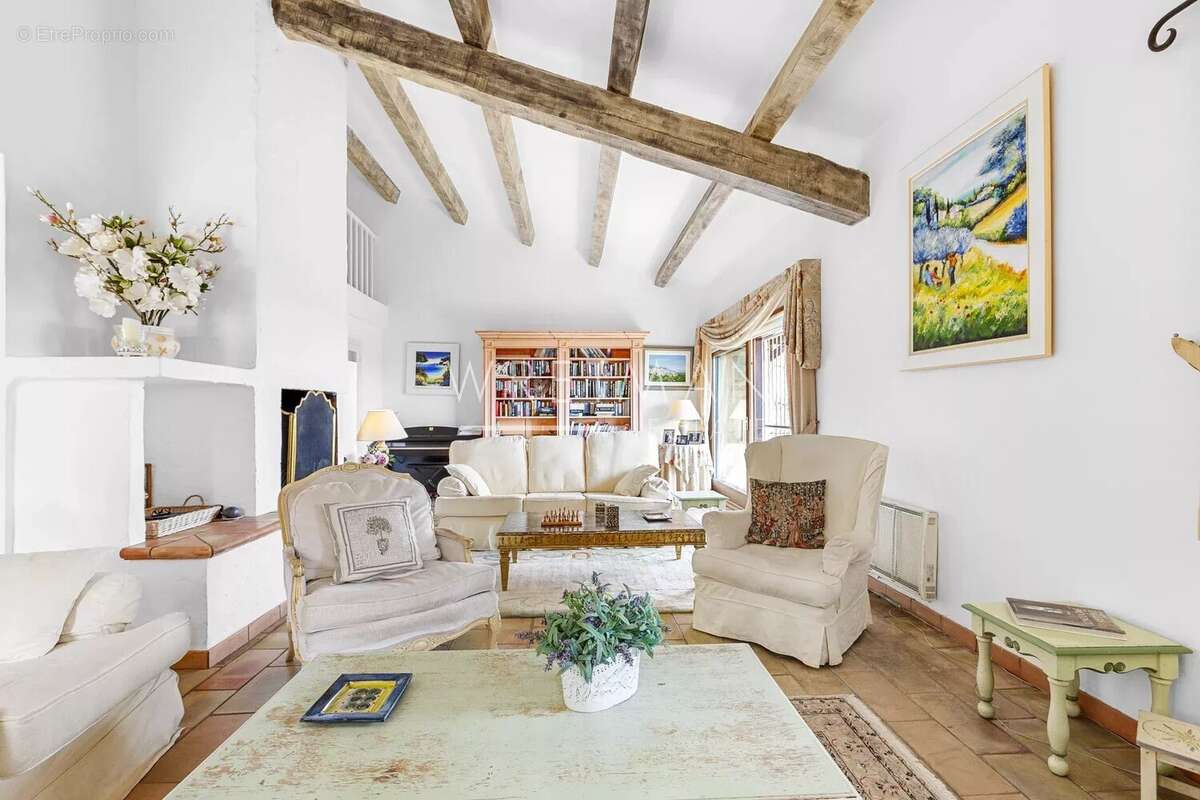 Maison à TOURRETTES-SUR-LOUP