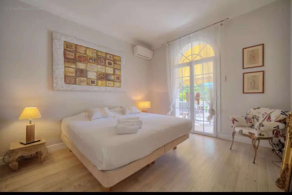 Villa de caractère -5 chambres dans une rue au calme - photo 11