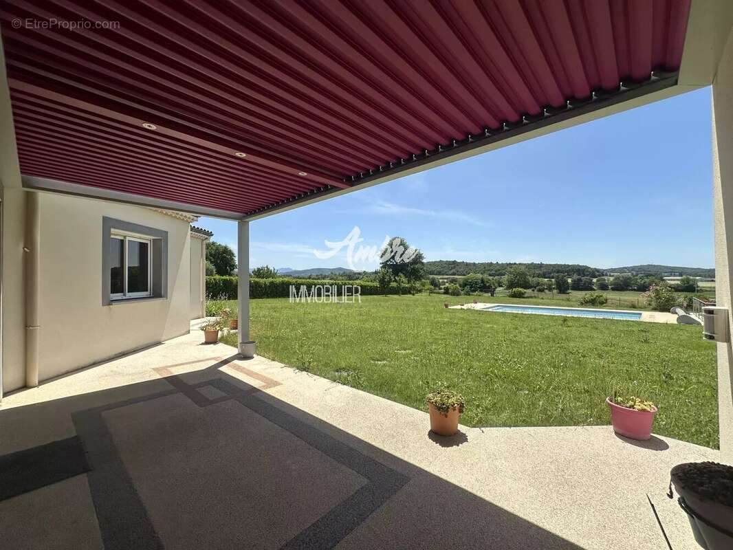 Maison à MONTELEGER