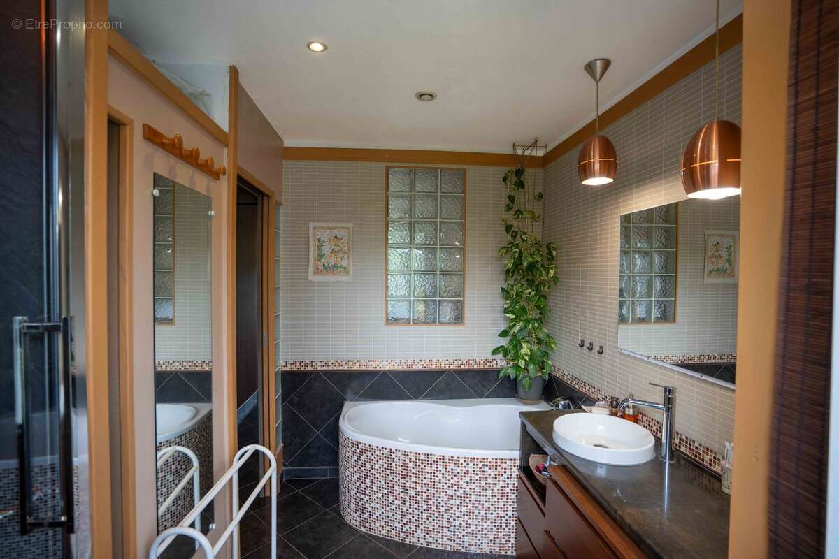 Maison de plain-pied à vendre 5 pièces VENISSIEUX (69) - photo 12