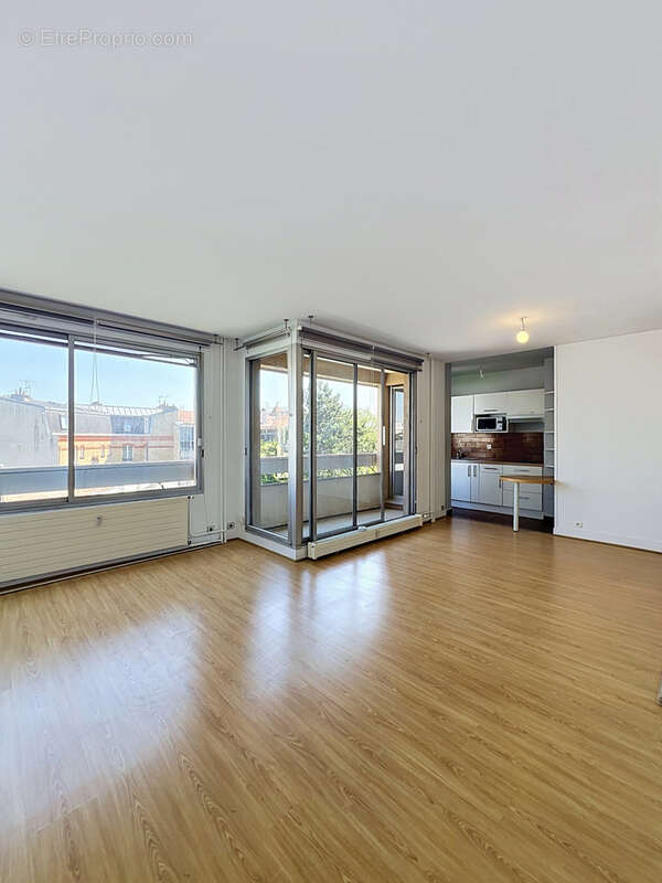 Studio lumineux avec balcon - Hyper-centre Reims - photo 2