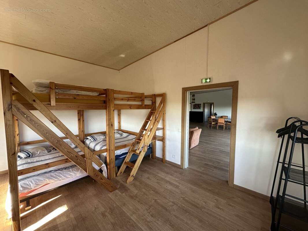 Commerce à TREMBLAY-LES-VILLAGES