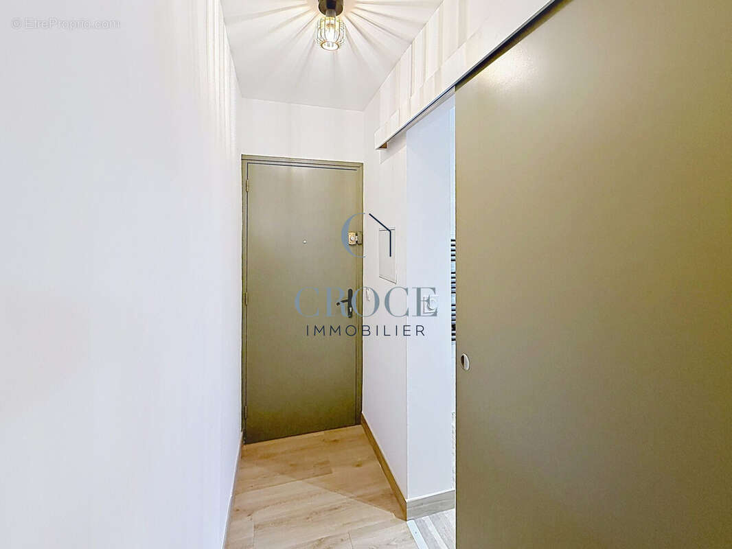 Appartement 23 m² à Uzes  - photo 3