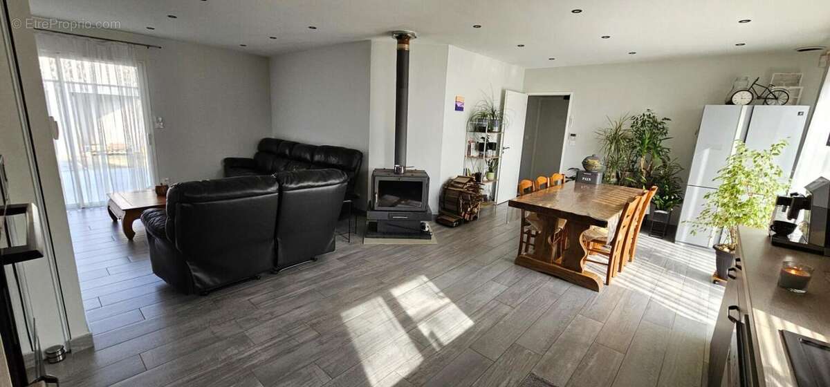 Maison à MONTELIMAR