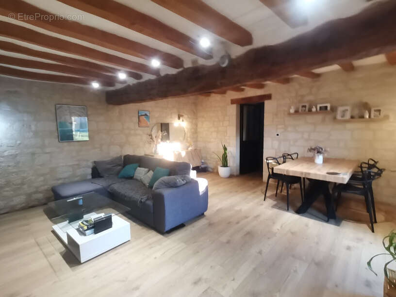 Maison à SAVIGNY-EN-VERON