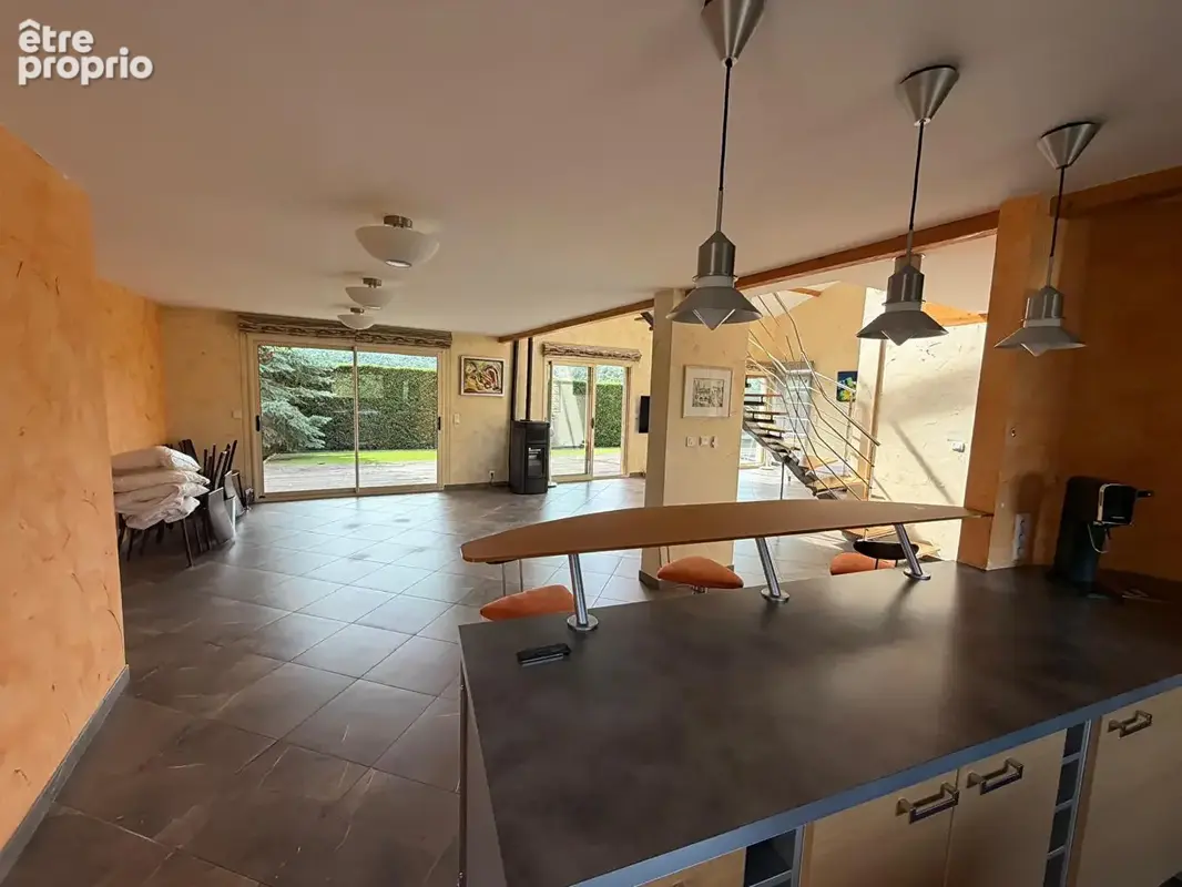 EXCLUSIVITE Villa de 215 m2 sur les hauteurs à 8 minutes du centre de Clermont-Ferrand - photo 5