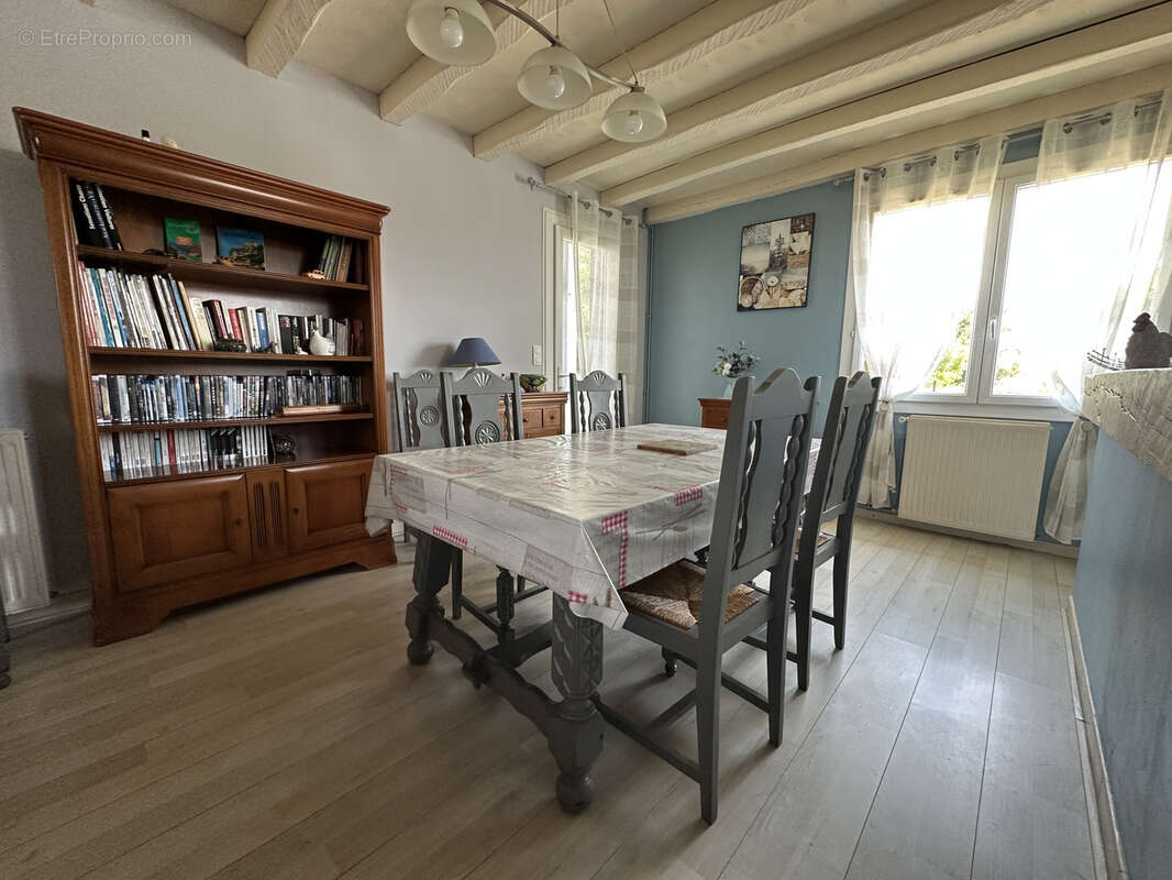 Ensemble immobilier rénové comprenant une maison principale et un gîte avec piscine - photo 16