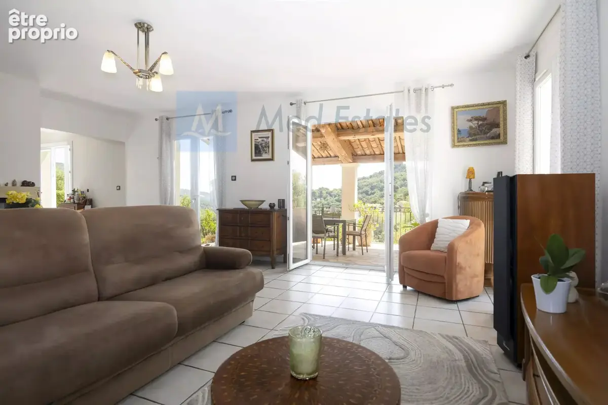 Maison - 2 chambres piscinable et extension possible avec vue panoramique sur le château et village de Grimaud - photo 11
