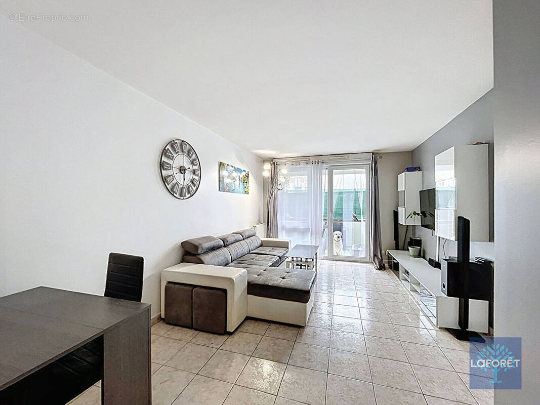 Appartement à CHILLY-MAZARIN