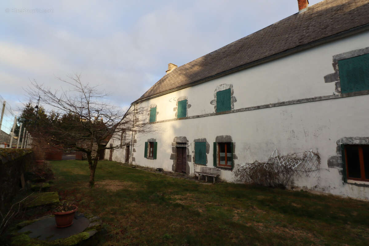 Maison à LAQUEUILLE