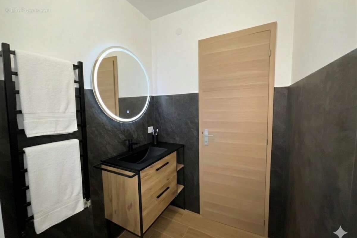Appartement à VALLAURIS