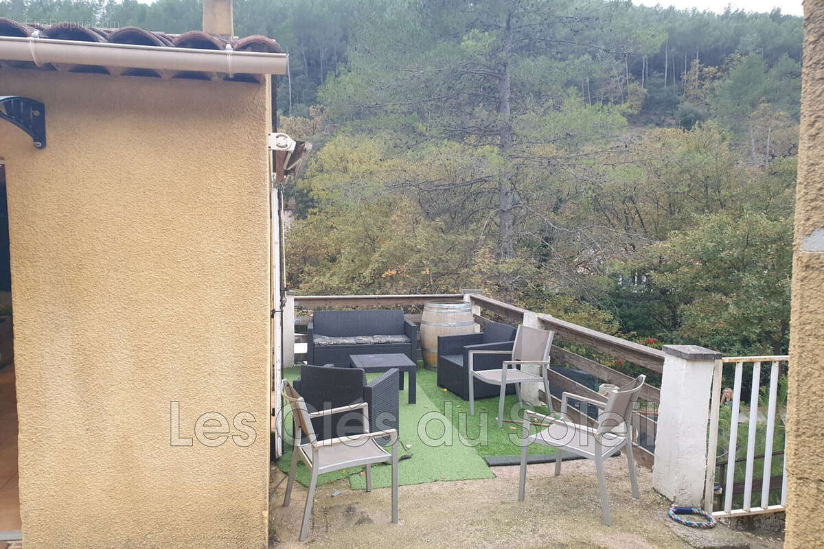 Maison à VINS-SUR-CARAMY