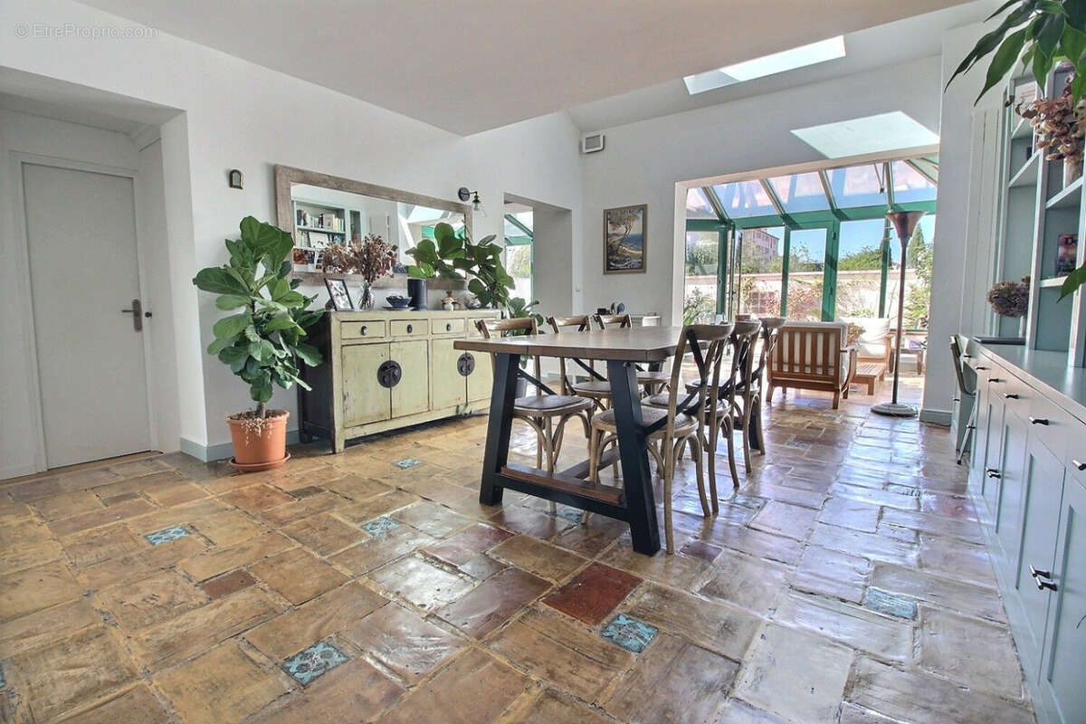 Maison à ISSY-LES-MOULINEAUX