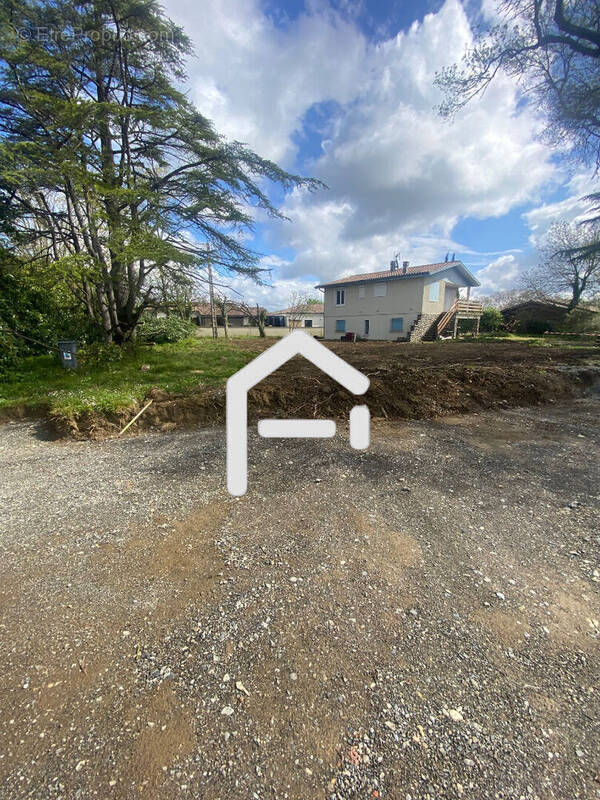 Terrain à SAINT-HILAIRE