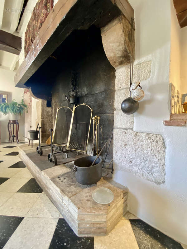 Maison à SAINTE-CECILE-DU-CAYROU