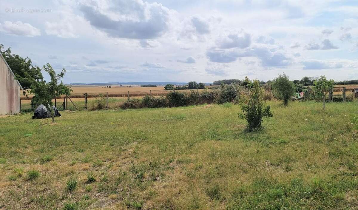Terrain à JOUY