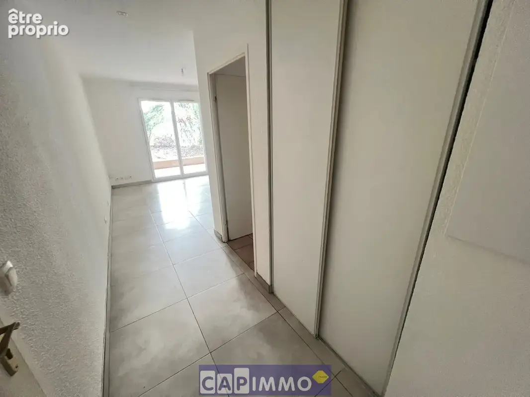 T2 la garde 50m2 petite residence securisee - photo 7