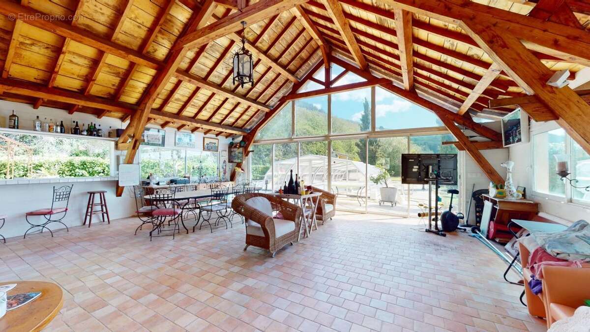 Maison à SAINT-SERNIN-SUR-RANCE