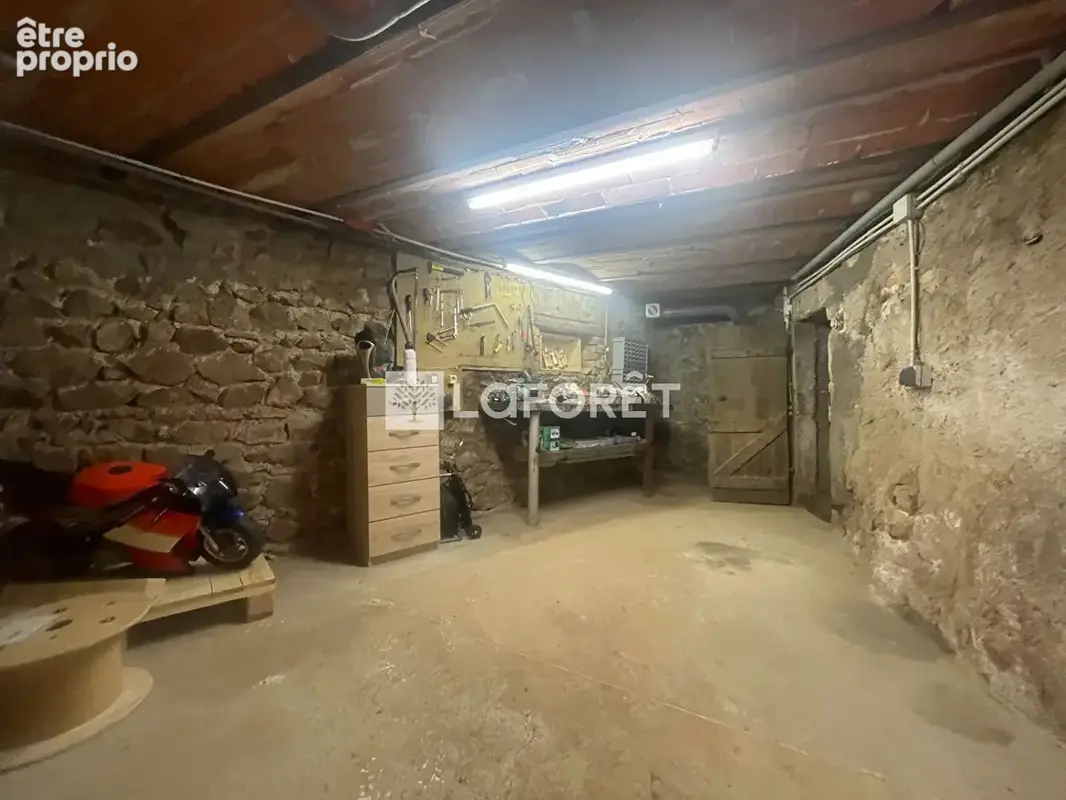 Maison en pierre rénovée à Ambierle  À saisir rapidement - photo 14