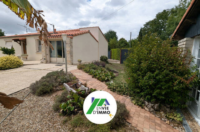 Maison à SANSAIS