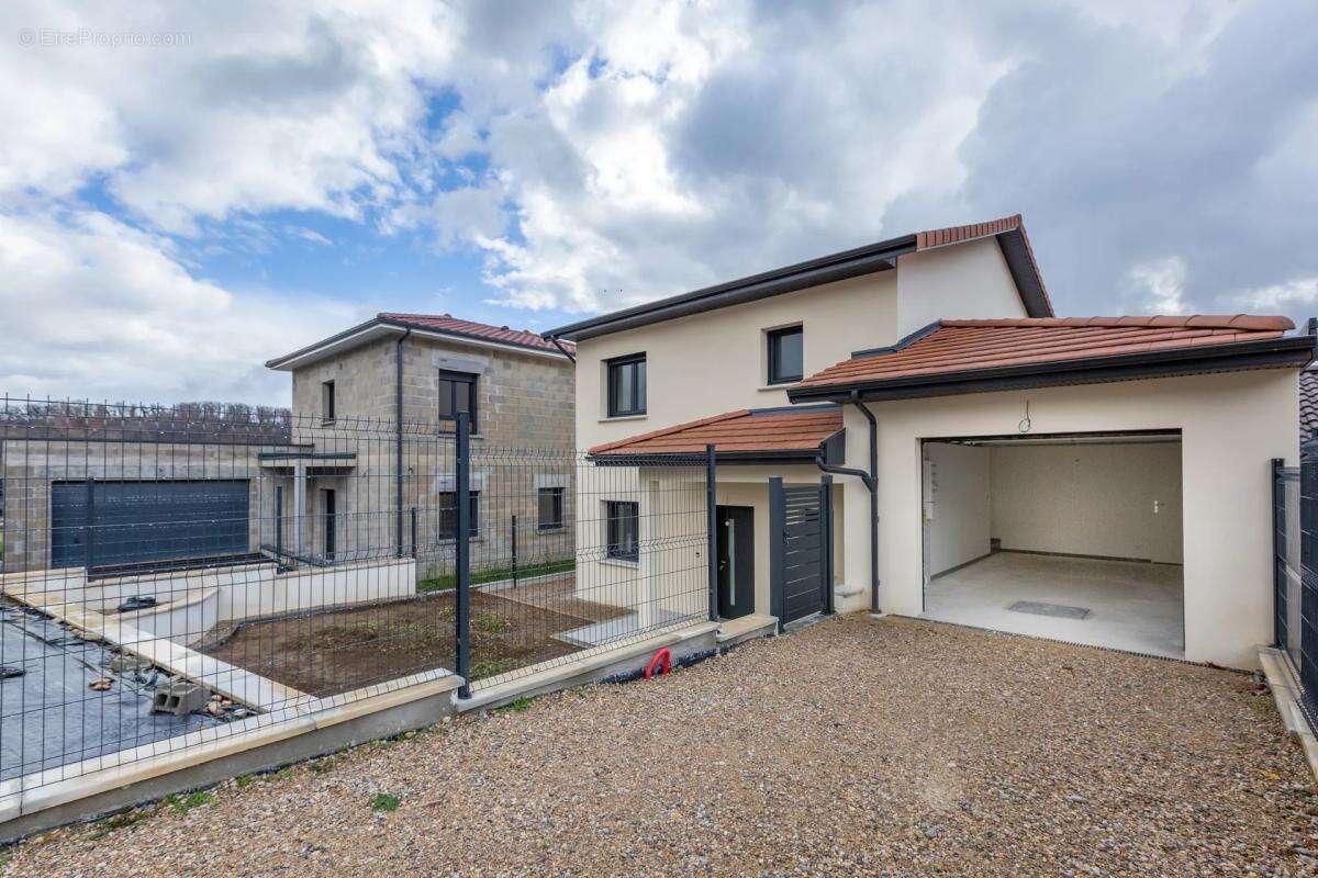 Maison à BOURGOIN-JALLIEU