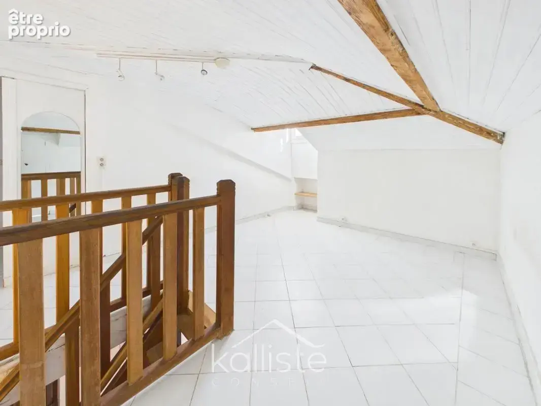 Ajaccio - cours général-leclerc - duplex à rénover avec vue mer et balcon - photo 15