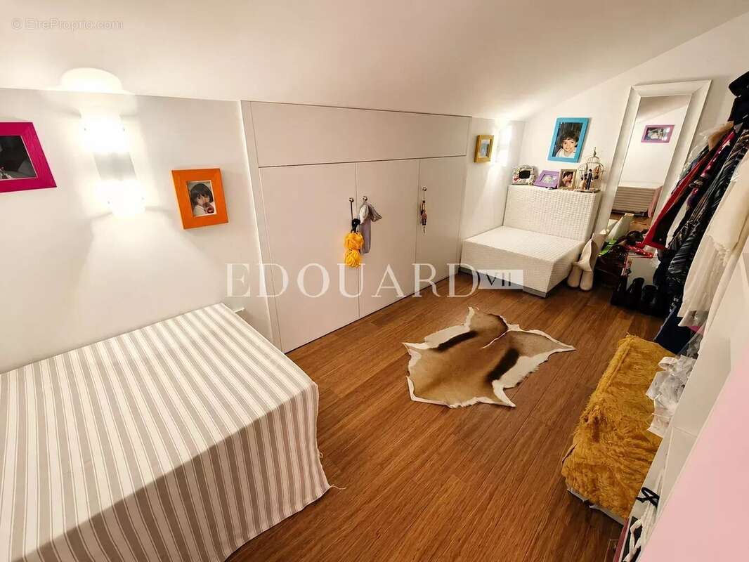 Villa indépendante à vendre, en excellent état avec piscine, jardin plat et vaste parking extérieur - photo 8