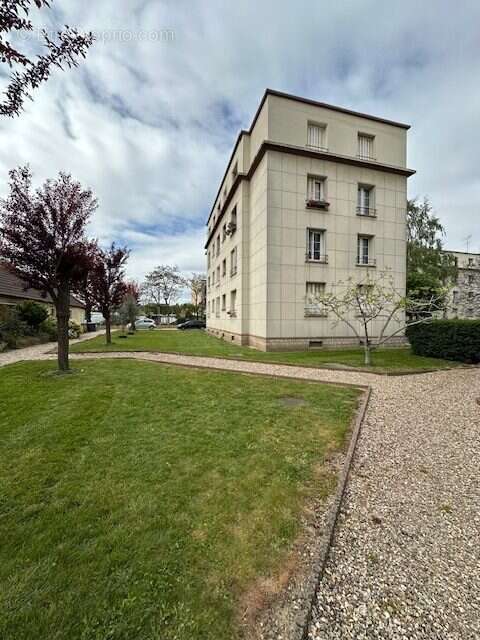 Appartement à LE BLANC-MESNIL