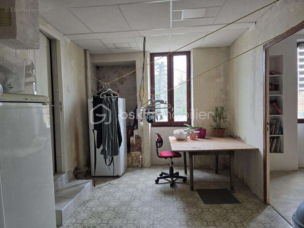Immeuble en pierre avec ancien restaurant, appartement rénové et terrain de 2900 m² – Fort potentiel – Le Teil - photo 14