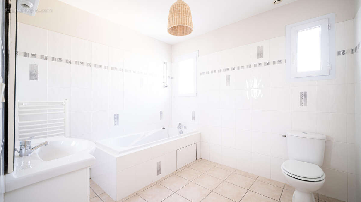 Maison à MONTELIMAR