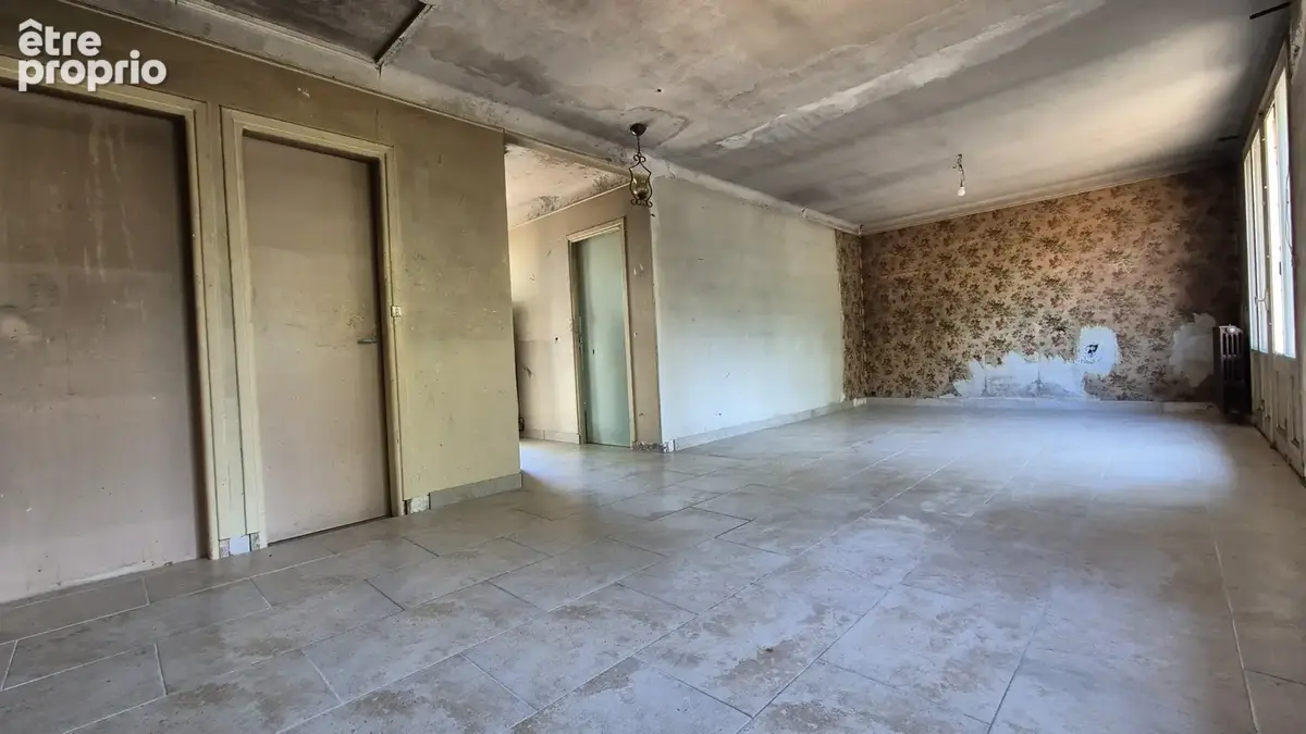 Bû - Maison à rénover avec fort potentiel sur terrain arboré d’environ 1 400 m2 - photo 5