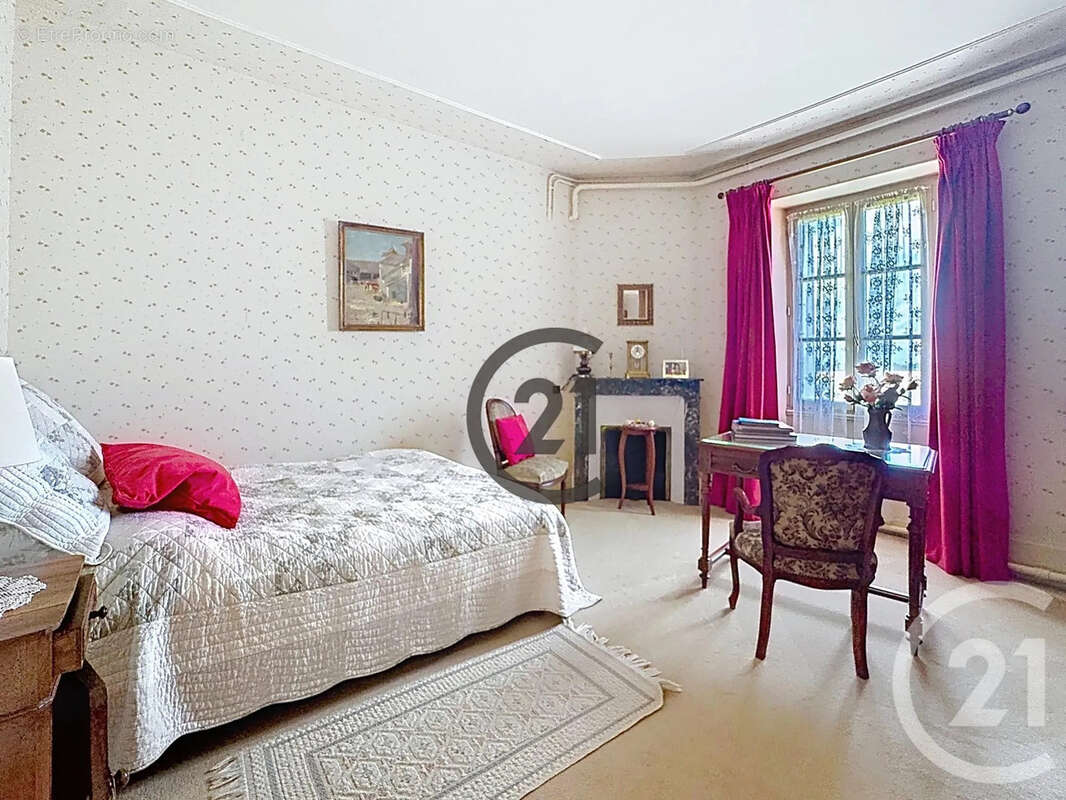 Maison 146 m² à Saint-Loup-De-Naud  - photo 7