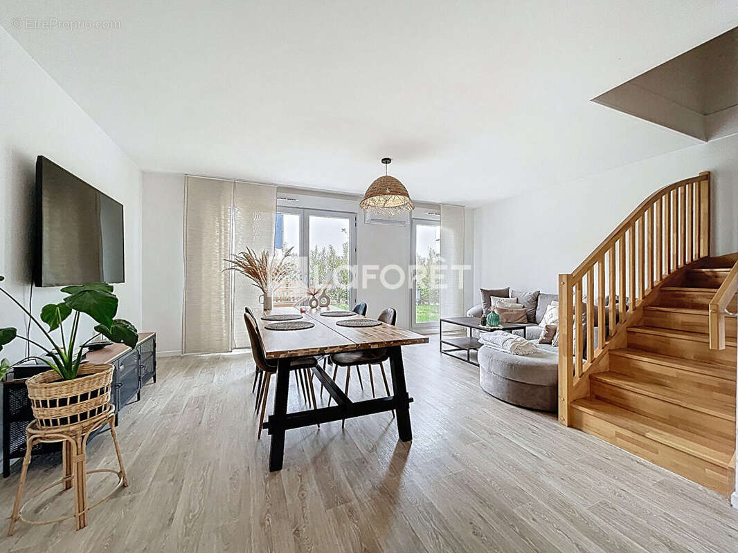 Maison à MOISSY-CRAMAYEL