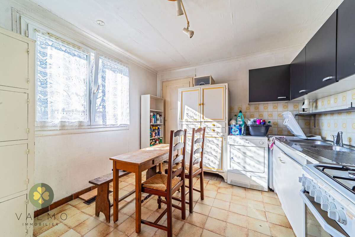 Maison à LA QUEUE-LES-YVELINES