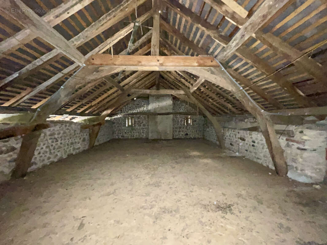Maison ancienne, trois chambres, garage à rafraichir - photo 11