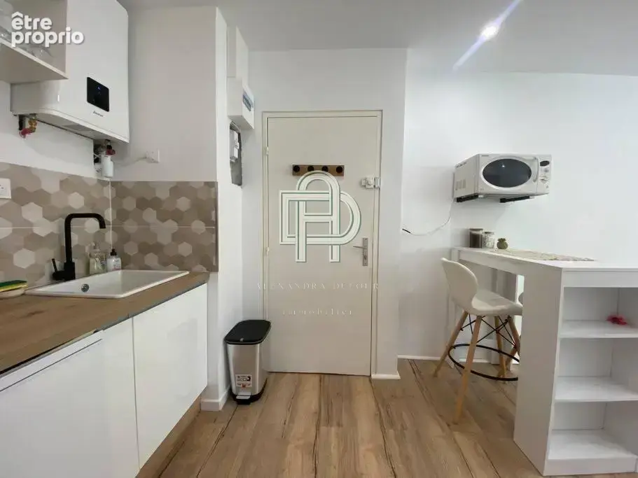 Belles Prestations  - Studio 18 m2 entièrement rénové et meublé avec Parking Privatif   À deux pas de la Plage - photo 2