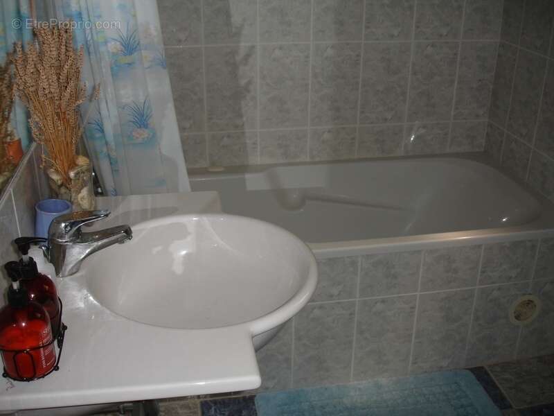 À Vendre – Gard Rhodanien -  SALAZAC Maison de Charme d'environ 200 m2 avec Piscine sur un terrain de 2079 m2 - photo 10