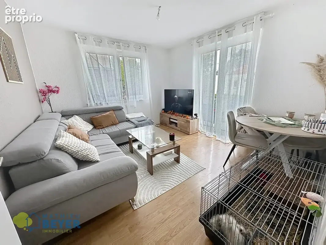 Spécial investisseur ! STRASBOURG T2 avec balcon, garage et cave ! - photo 1