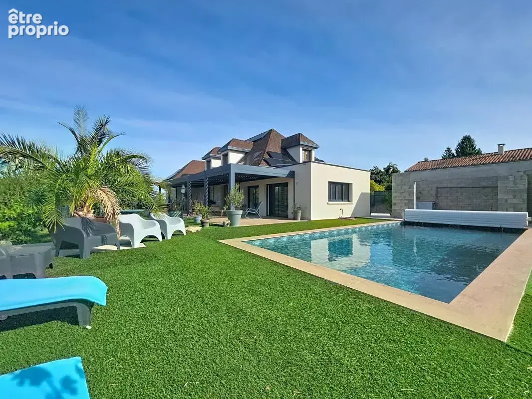 Maison - 4 Chambres - Possibilité 5 - Bureau - Sous sol complet - Garage - Piscine - Jardin - Magnifique vue - photo 3