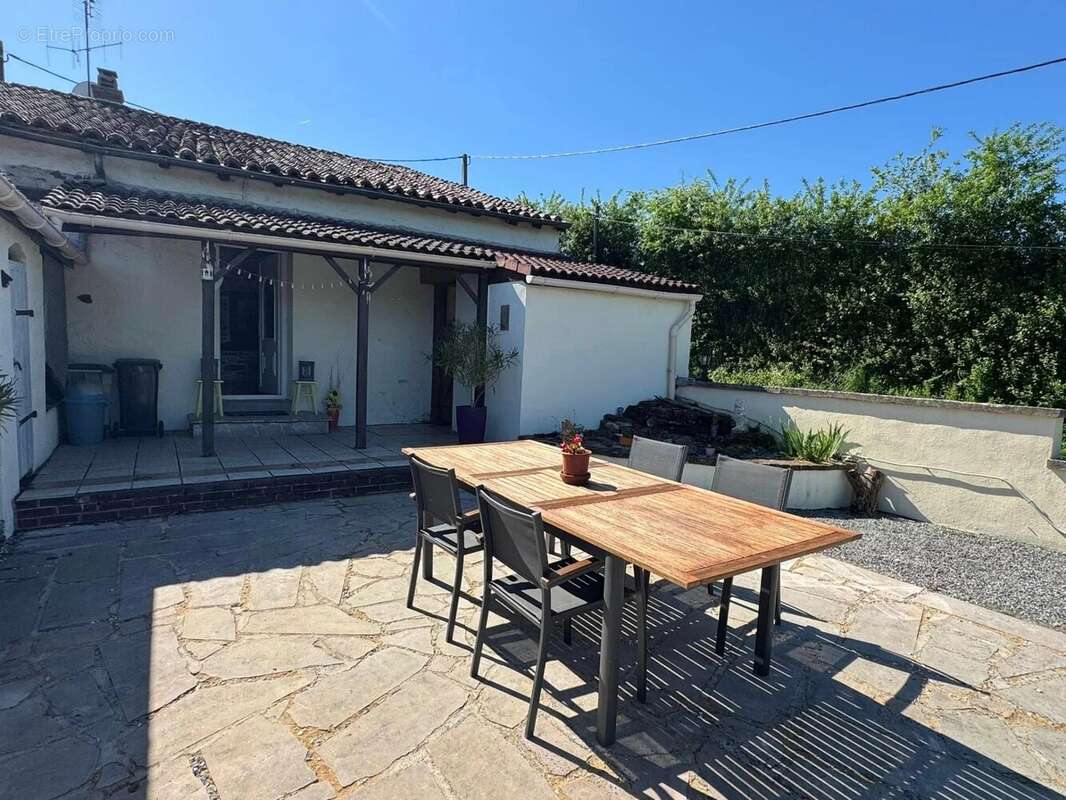 Maison à BUSSIERE-POITEVINE