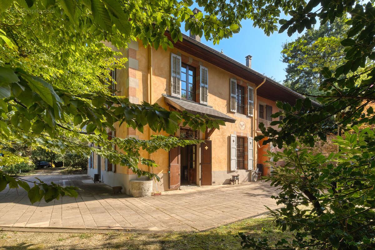 Chambéry - Secteur Chambéry-le-Vieux - Maison de charme - photo 13