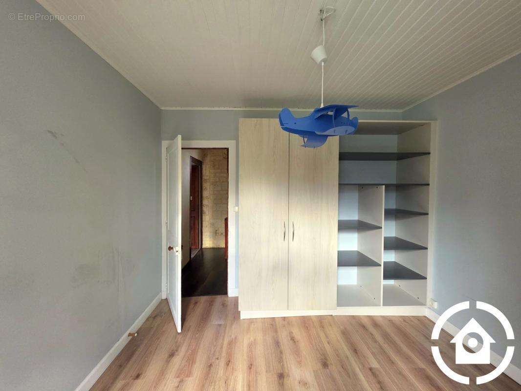 Maison à GENSAC-LA-PALLUE