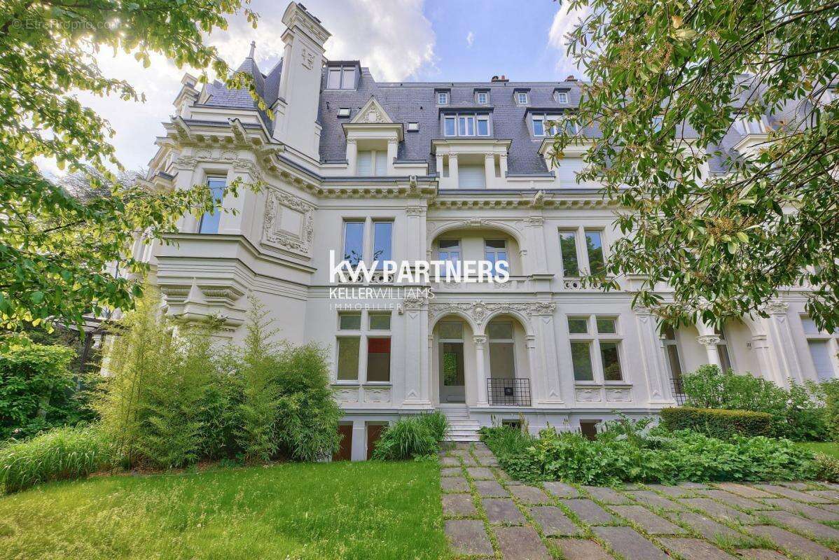 Appartement à NEUILLY-SUR-SEINE