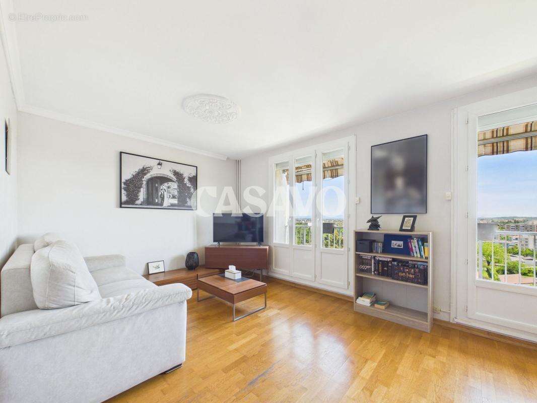 Appartement à DECINES-CHARPIEU