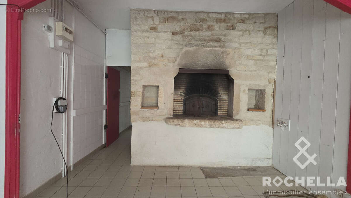 Four rez de chaussée - Maison à AULNAY