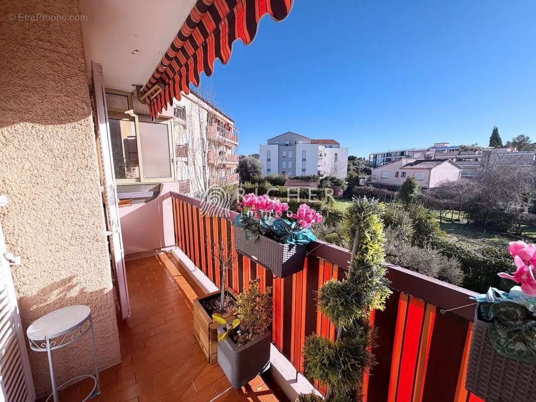Appartement à VALLAURIS