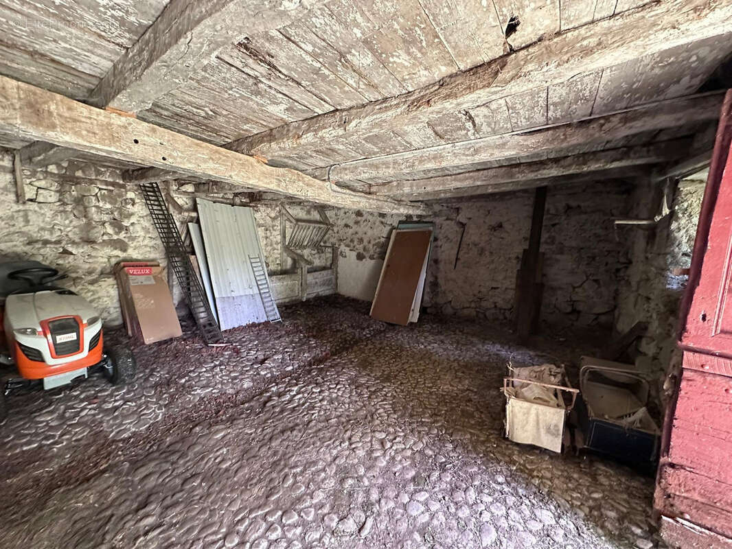 Maison à LACROIX-BARREZ