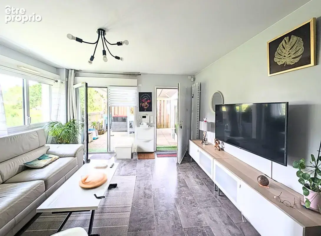 T4 duplex avec terrasse, vue sur espace vert et parking - photo 2