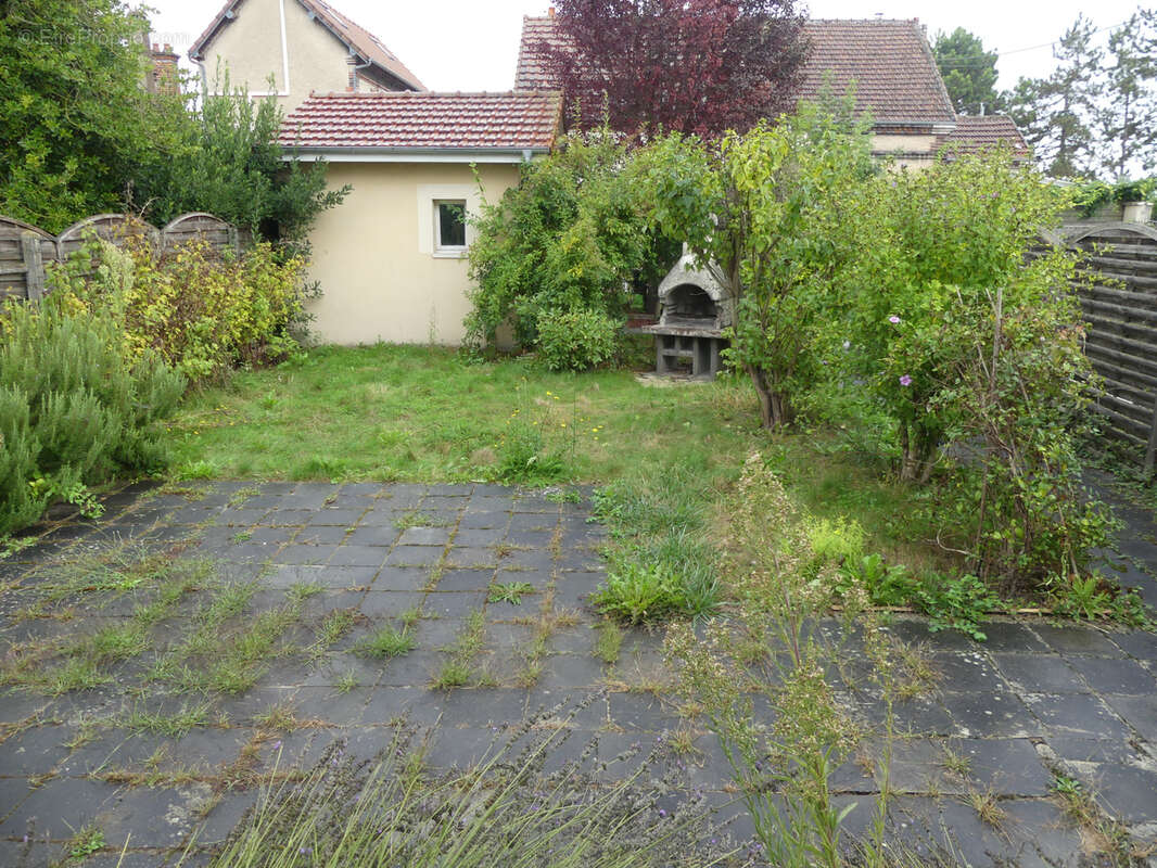 Maison à LA CHAPELLE-SAINT-LUC