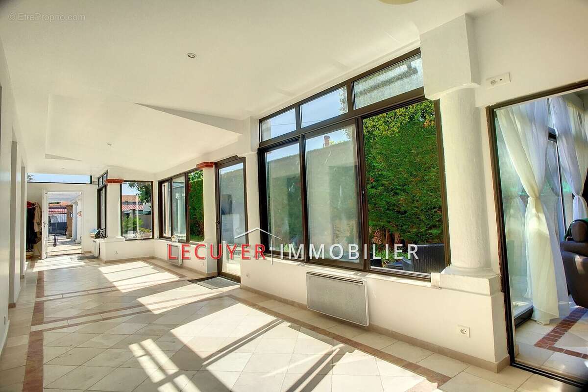 Appartement à VALLAURIS